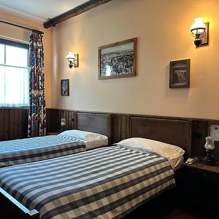 Cowboys Guest Ranch فندق