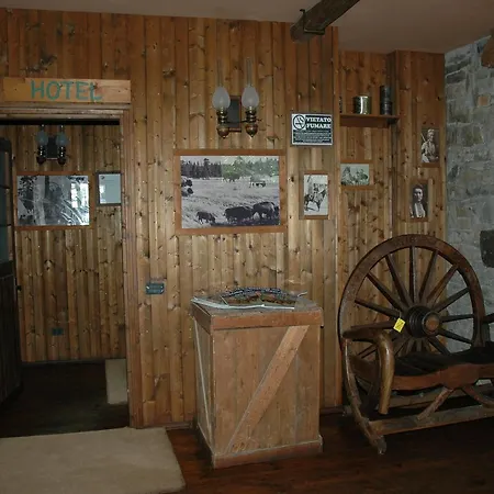 Cowboys Guest Ranch فندق 3*