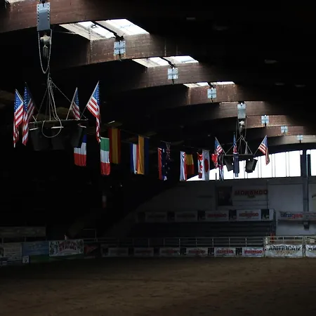 Cowboys Guest Ranch فندق