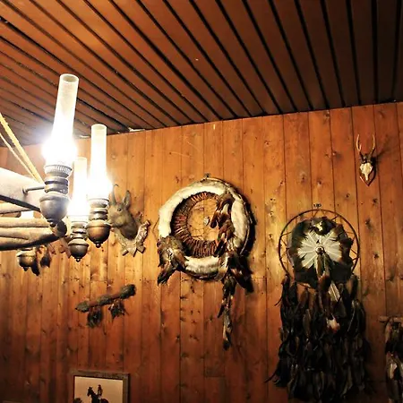 Cowboys Guest Ranch فندق 3*