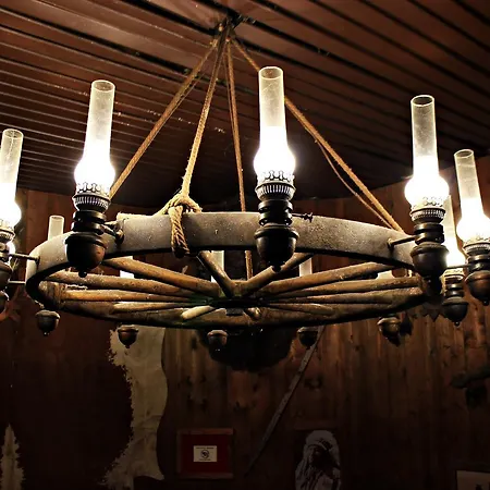 Cowboys Guest Ranch فندق فوغيرا