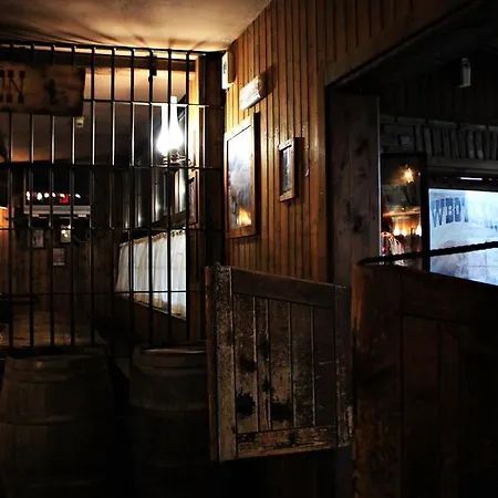 Cowboys Guest Ranch فندق فوغيرا